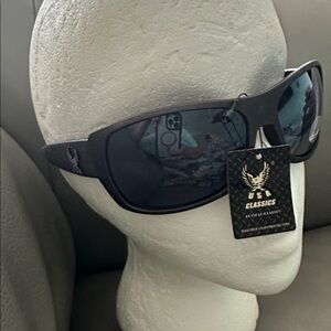 New Men’s USA Classics lSunglasses 100% UV Lens Protection color multi.